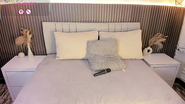 SHANONCLARK online show from October 14, 7:14 pm