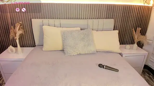 SHANONCLARK online show from October 23, 7:12 pm