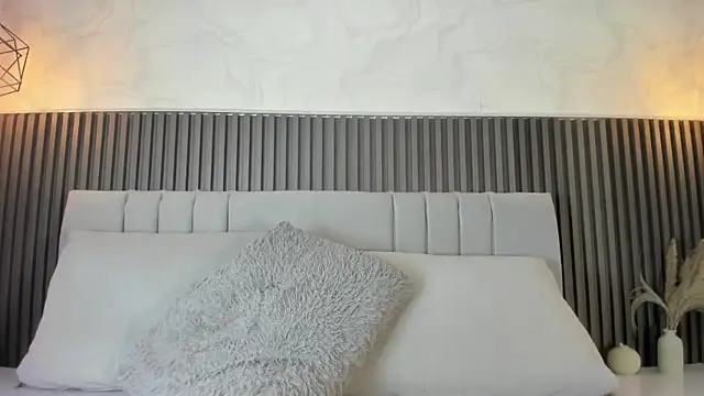 SHANONCLARK online show from November 15, 6:12 pm