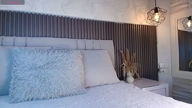 SHANONCLARK online show from March 14, 6:14 pm