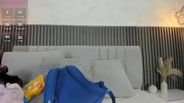 SHANONCLARK online show from November 7, 7:07 pm