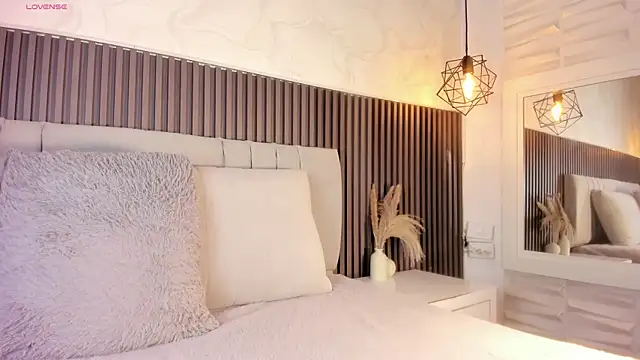 SHANONCLARK online show from November 23, 11:09 am