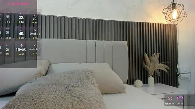 SHANONCLARK online show from November 5, 7:06 pm