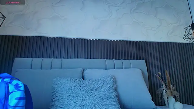 SHANONCLARK online show from March 20, 7:04 pm