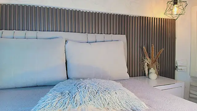 SHANONCLARK online show from March 17, 7:39 pm