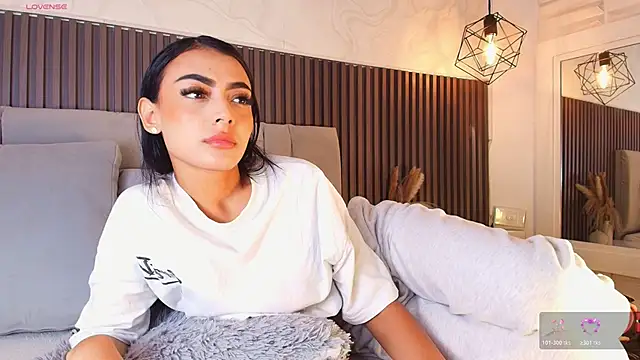 SHANONCLARK online show from November 29, 6:08 pm