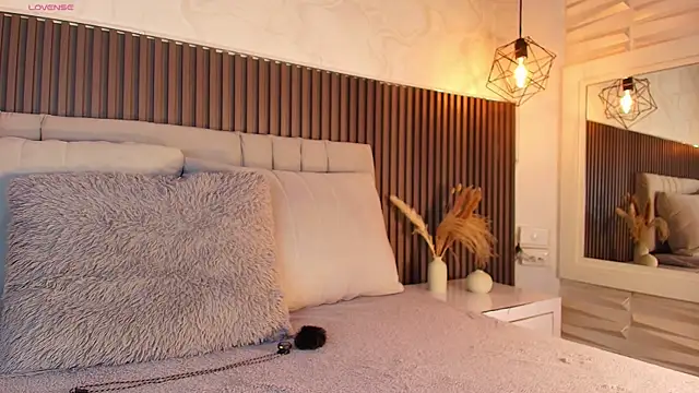 Snapshot of SHANONCLARK chatting on January 10, 6:14 pm SHANONCLARK online show from January 10, 6:14 pm