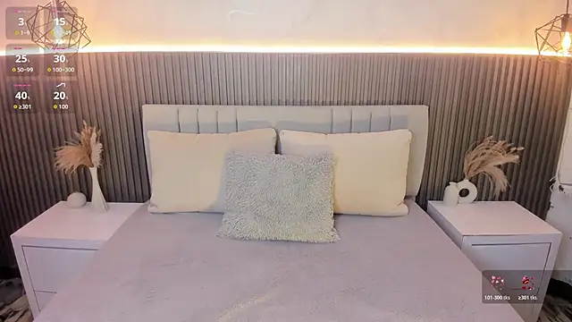 SHANONCLARK online show from October 18, 6:10 pm