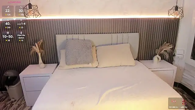 SHANONCLARK online show from October 7, 7:15 pm