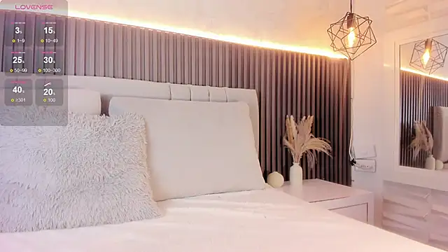 SHANONCLARK online show from November 6, 7:07 pm