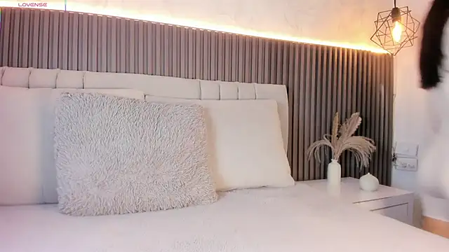 SHANONCLARK online show from November 20, 7:14 pm