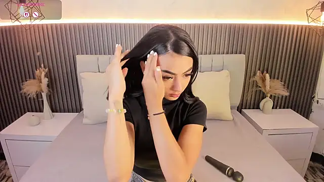 SHANONCLARK online show from September 23, 7:10 pm