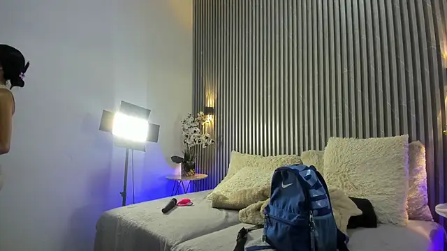 SHANONCLARK online show from October 17, 7:04 pm