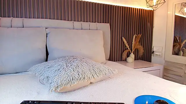 Snapshot of SHANONCLARK chatting on December 21, 11:01 am SHANONCLARK online show from December 21, 11:01 am