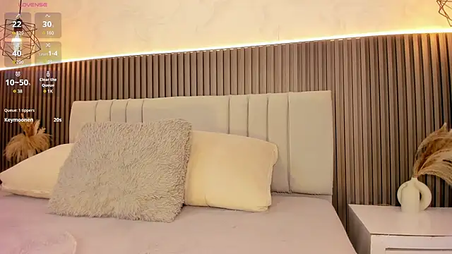 SHANONCLARK online show from October 10, 7:15 pm