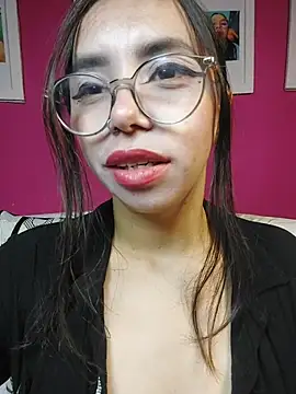 Snapshot of valentina_swallow chatting on July 15, 4:41 am valentina swallow online show from July 15, 4:41 am