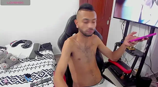 Aron Baylor online show from February 11, 10:58 am