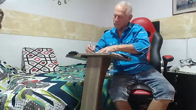 VALENTINO1983  online show from November 17, 12:03 am