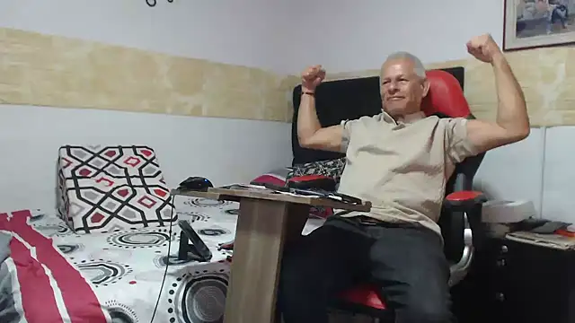 Snapshot of VALENTINO1983_ chatting on September 28, 4:08 am VALENTINO1983 online show from September 28, 4:08 am