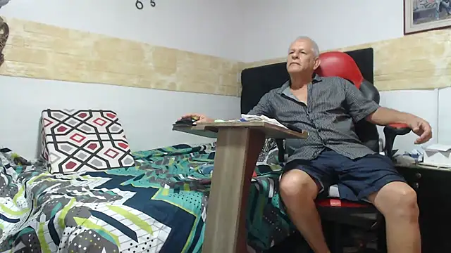 VALENTINO1983  online show from November 15, 10:03 pm