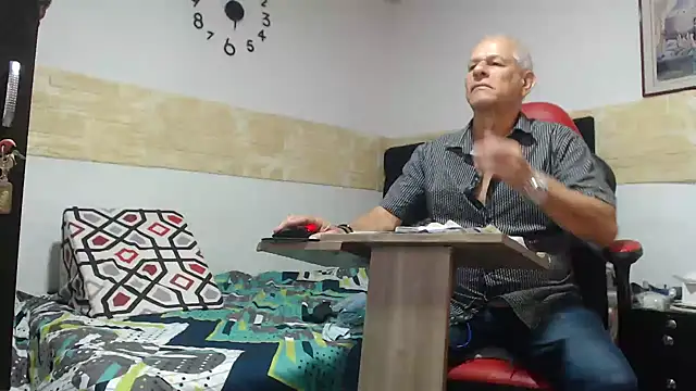 VALENTINO1983  online show from November 13, 10:57 pm