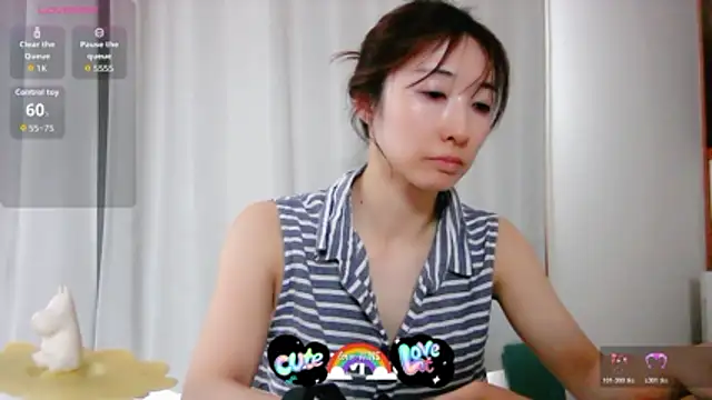 Snapshot of Love_me_Eri_ chatting on August 1, 6:33 am Love me Eri online show from August 1, 6:33 am
