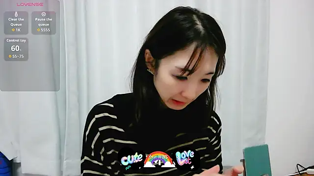 Snapshot of Love_me_Eri_ chatting on October 22, 12:04 pm Love me Eri online show from October 22, 12:04 pm