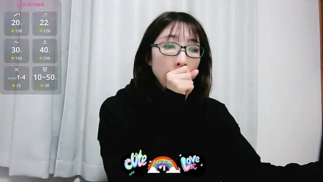 Snapshot of Love_me_Eri_ chatting on December 20, 7:44 am Love me Eri online show from December 20, 7:44 am