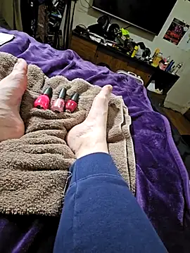 Snapshot of Thegreatestshowonearth410 chatting on February 17, 4:32 am Thegreatestshowonearth410 online show from February 17, 4:32 am