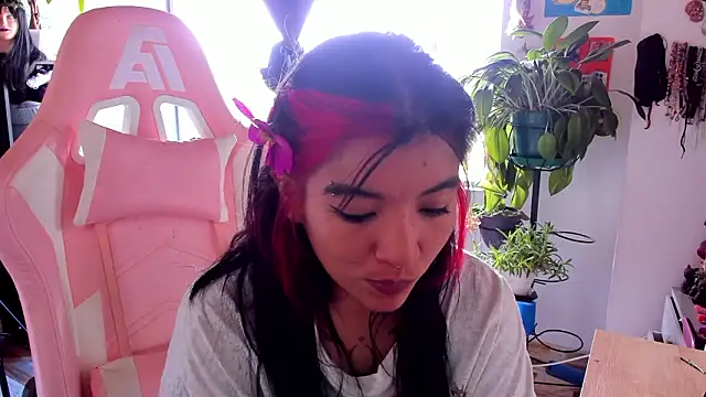 annie walker6 online show from March 13, 8:03 pm