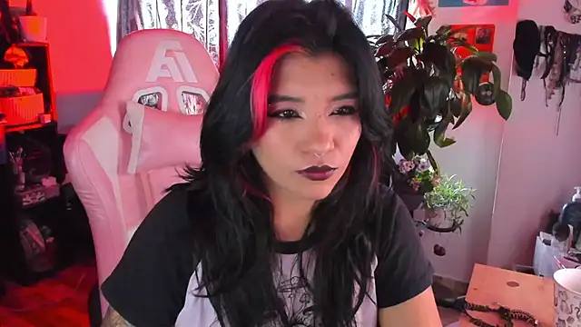 annie walker6 online show from April 16, 6:30 pm