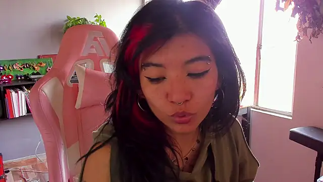 Snapshot of annie_walker6 chatting on December 15, 6:47 pm annie walker6 online show from December 15, 6:47 pm