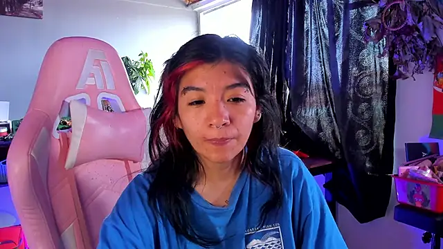 Snapshot of annie_walker6 chatting on December 21, 6:53 pm annie walker6 online show from December 21, 6:53 pm