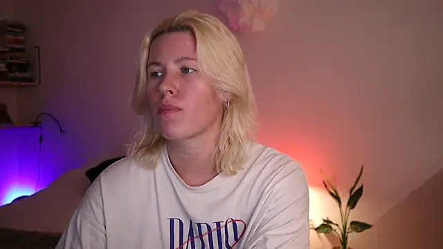 moonamii online show from January 16, 5:44 pm