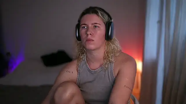 moonamii online show from September 12, 3:45 pm