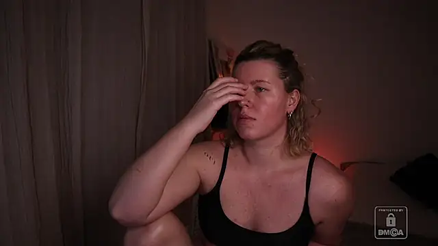 moonamii online show from February 16, 7:45 pm