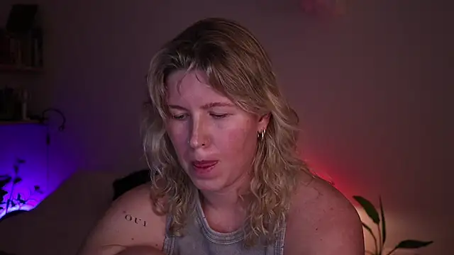 moonamii online show from October 21, 5:12 pm