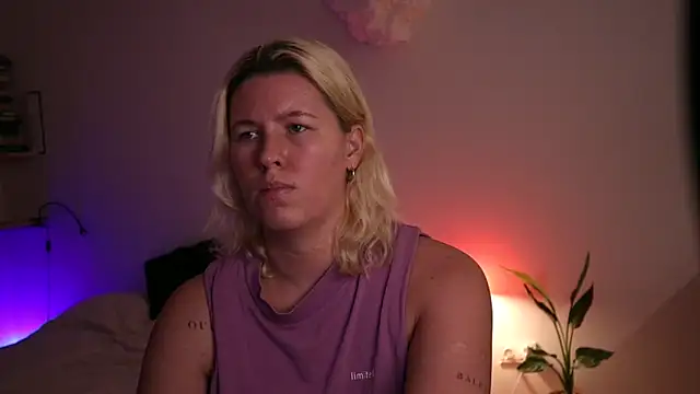 moonamii online show from February 13, 4:50 pm