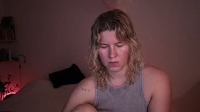 moonamii online show from October 24, 2:38 pm