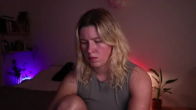 moonamii online show from October 14, 6:19 pm