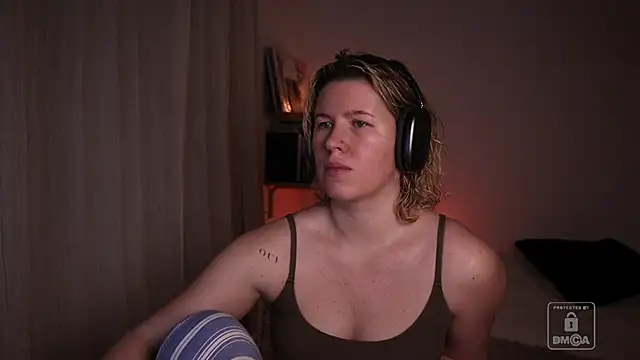 moonamii online show from February 12, 3:34 pm