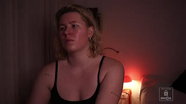 moonamii online show from January 10, 6:47 pm