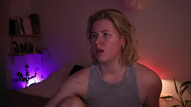 moonamii online show from December 17, 10:26 pm