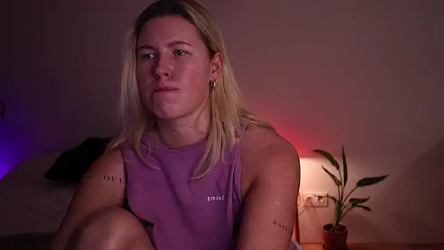 moonamii online show from October 9, 6:52 pm