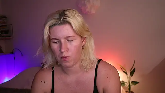 moonamii online show from January 27, 7:13 pm