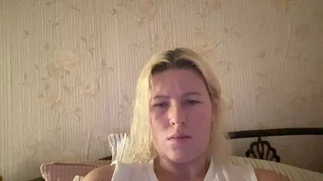 moonamii online show from December 24, 6:28 pm