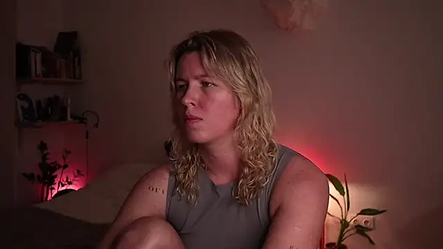 moonamii online show from October 28, 6:29 pm