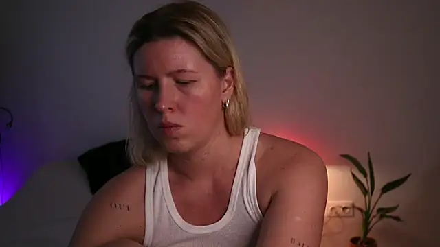 moonamii online show from October 2, 2:42 pm