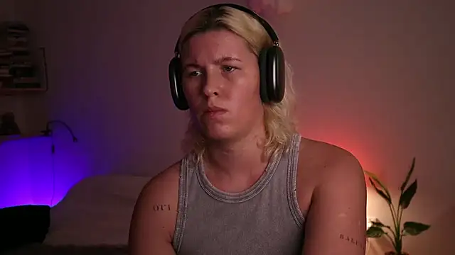 moonamii online show from January 30, 9:04 pm