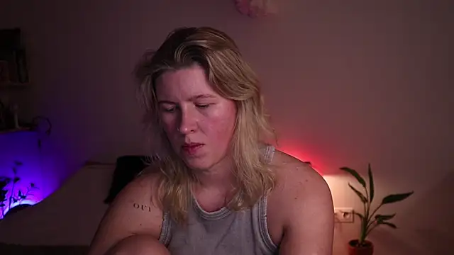 moonamii online show from October 20, 4:29 pm